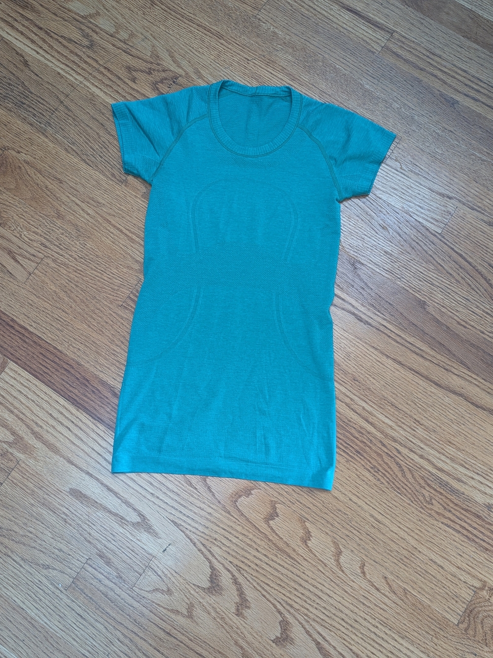 Women’s Lululemon Swiftly Active Top in Teal Size 4